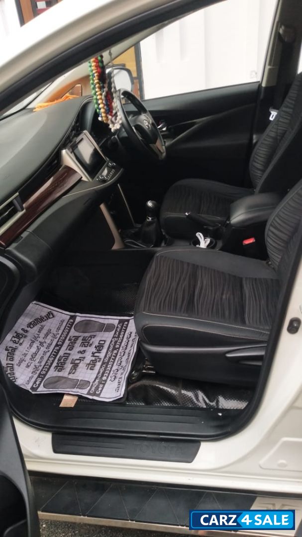 White Toyota Innova Crysta 2.4 VX 7 STR White Toyota Innova Crysta 2.4 VX 7 STR