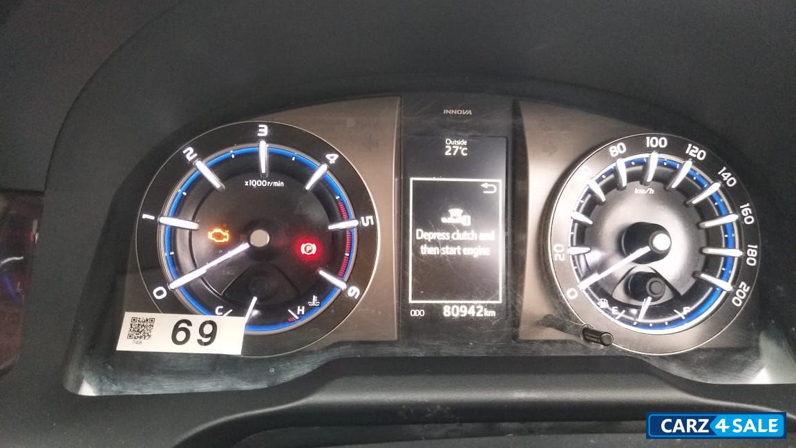 White Toyota Innova Crysta 2.4 VX 7 STR White Toyota Innova Crysta 2.4 VX 7 STR