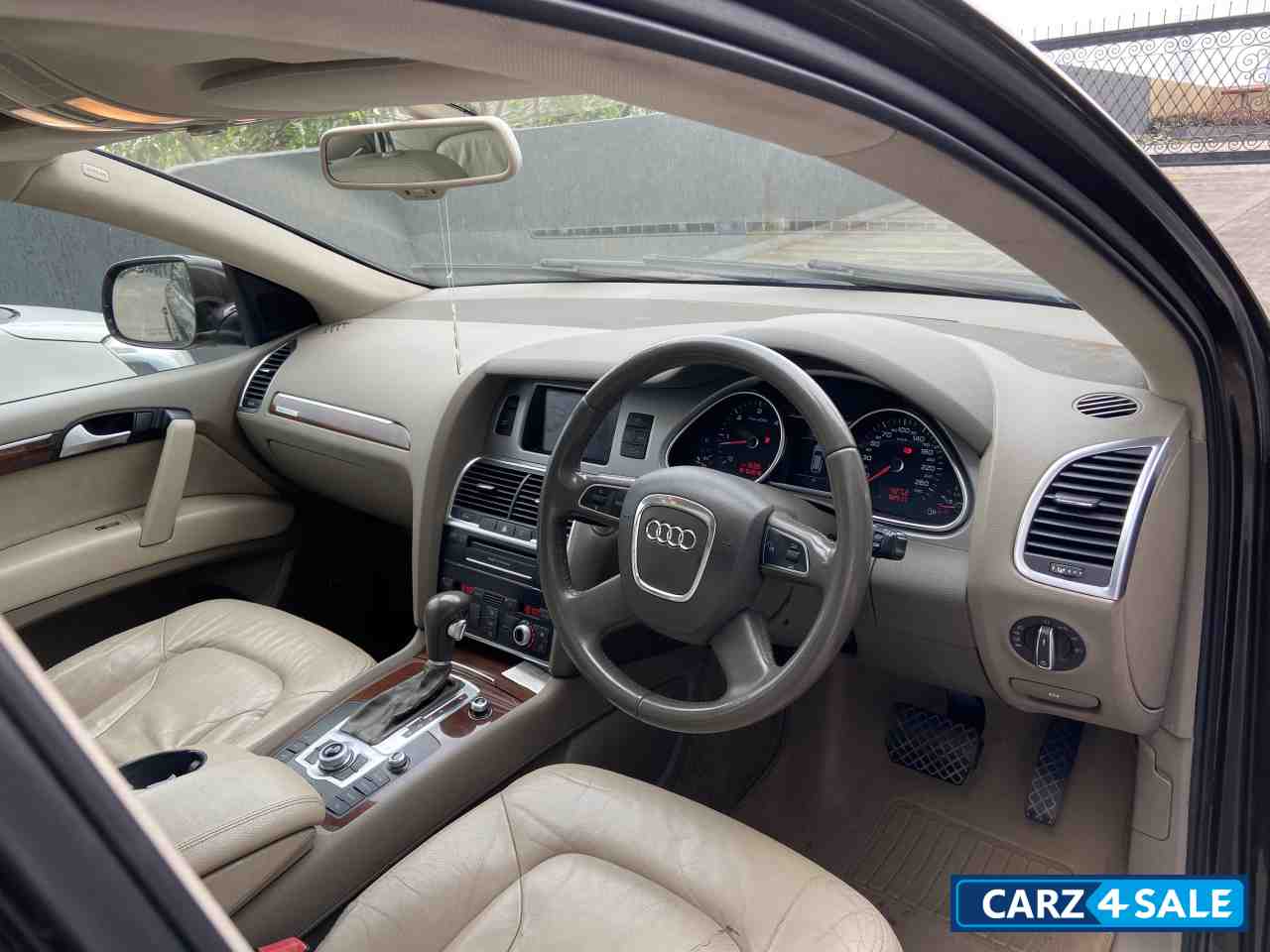 Brown Audi Q7 4.2 TDI Quattro