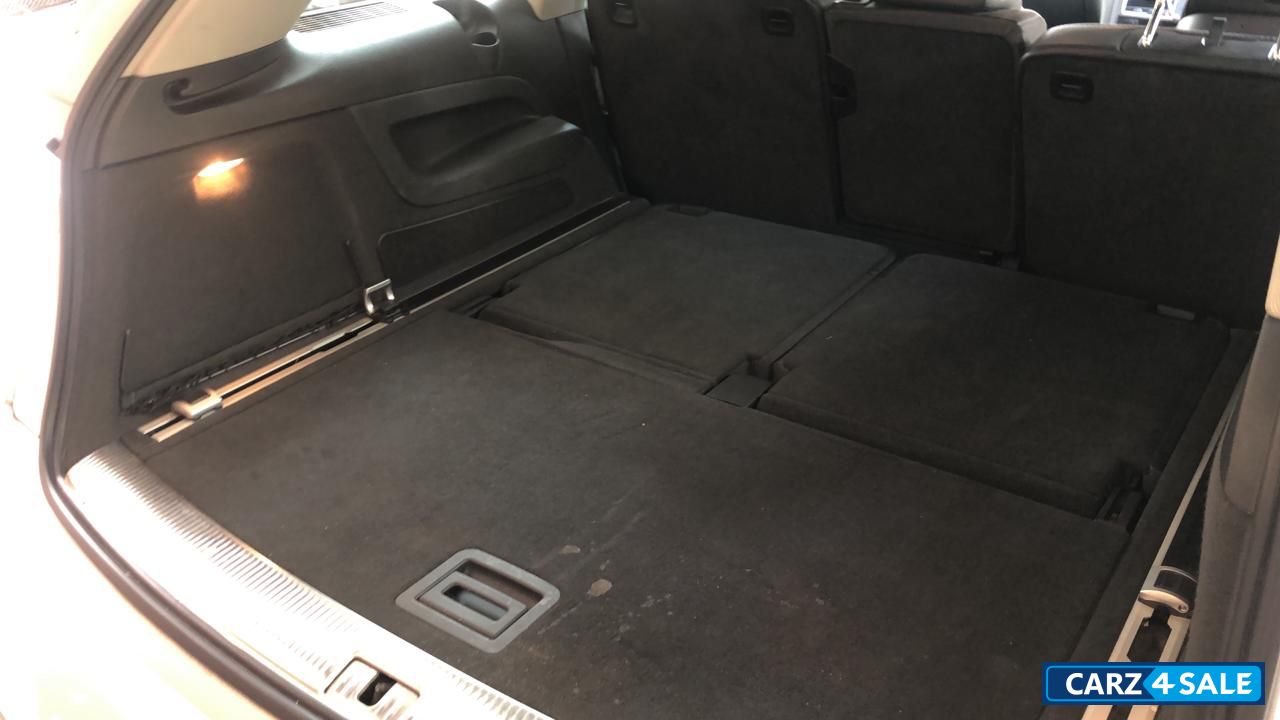 Silver Audi Q7 3.0 TDI quattro Technology Pack