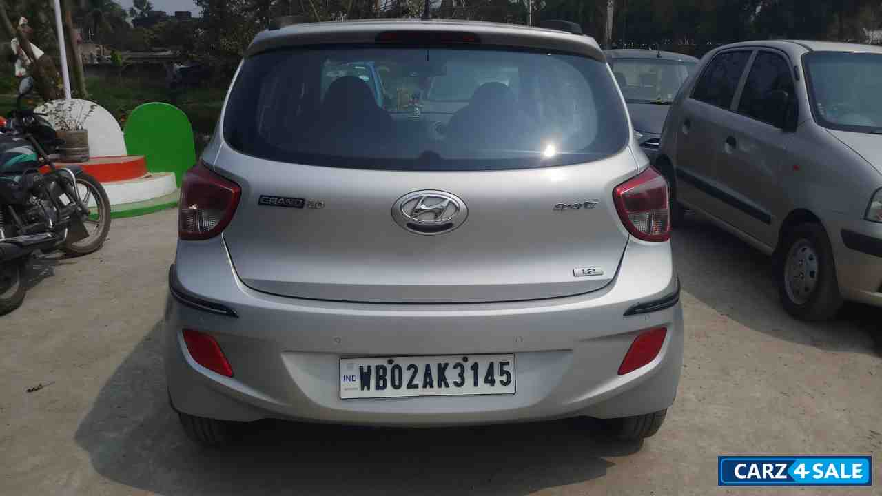 Silver Hyundai Grand i10 Sportz 1.2