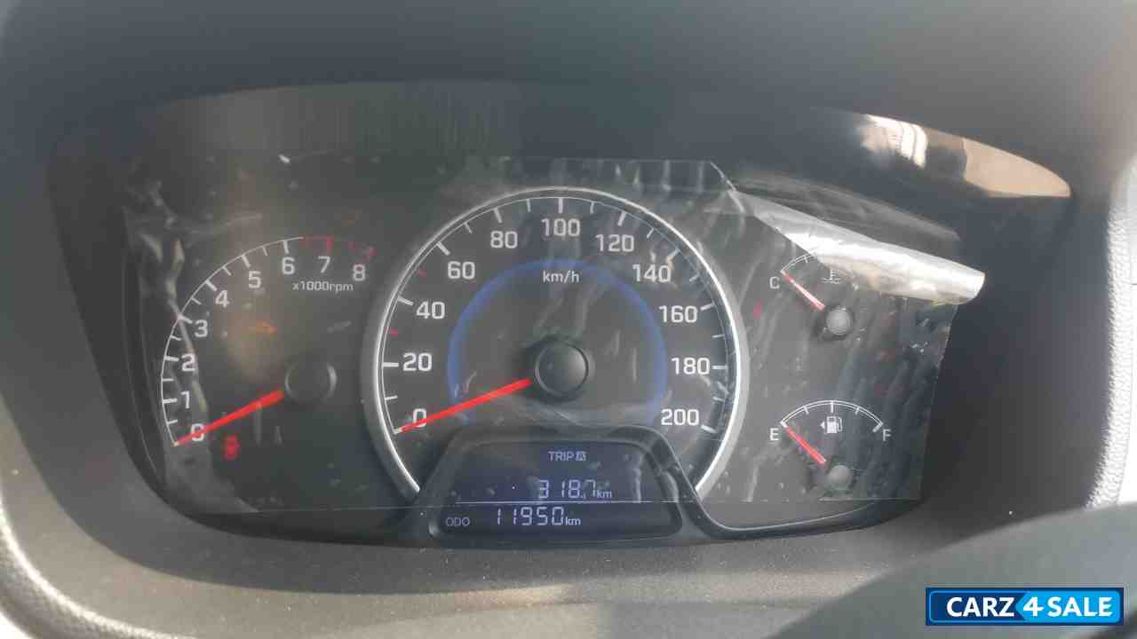 Silver Hyundai Grand i10 Sportz 1.2 Silver Hyundai Grand i10 Sportz 1.2