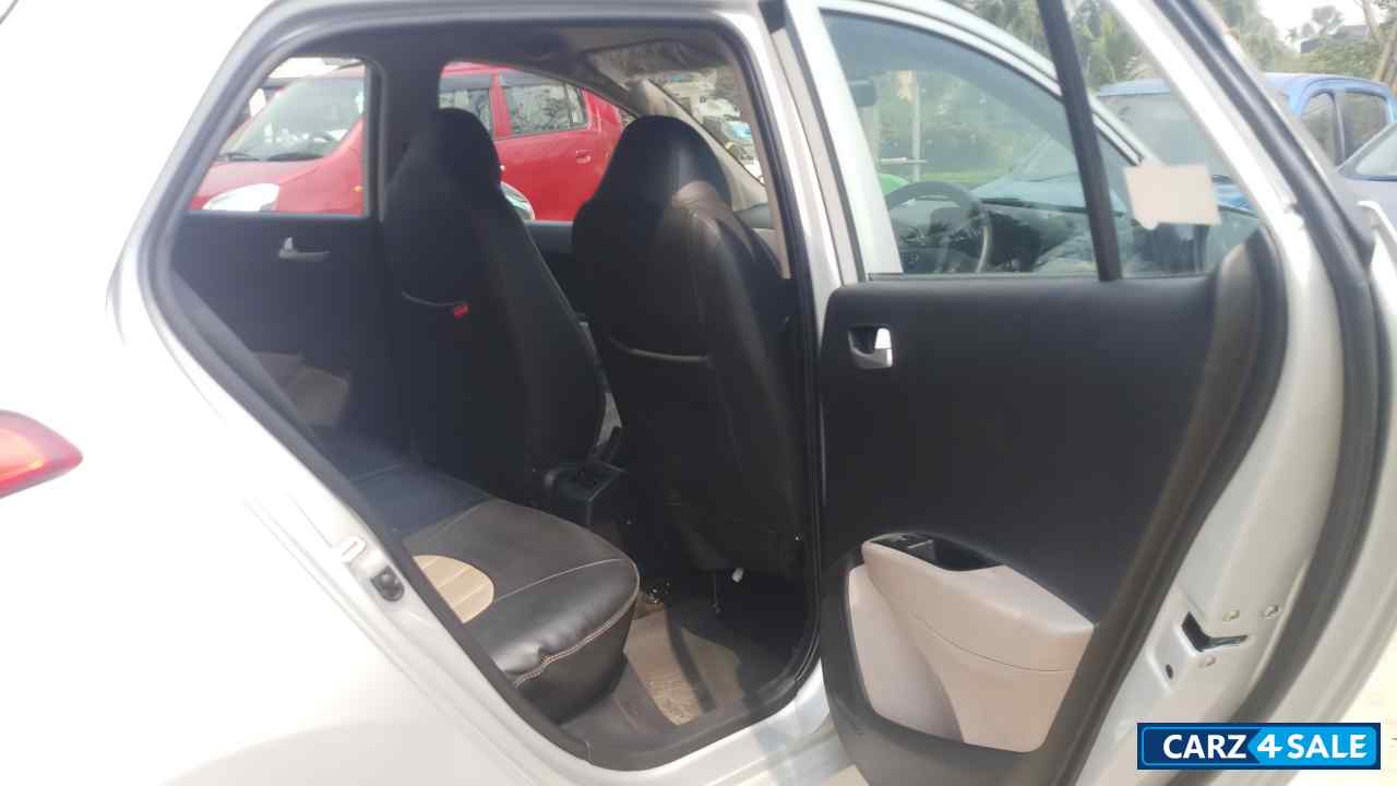 Silver Hyundai Grand i10 Sportz 1.2 Silver Hyundai Grand i10 Sportz 1.2