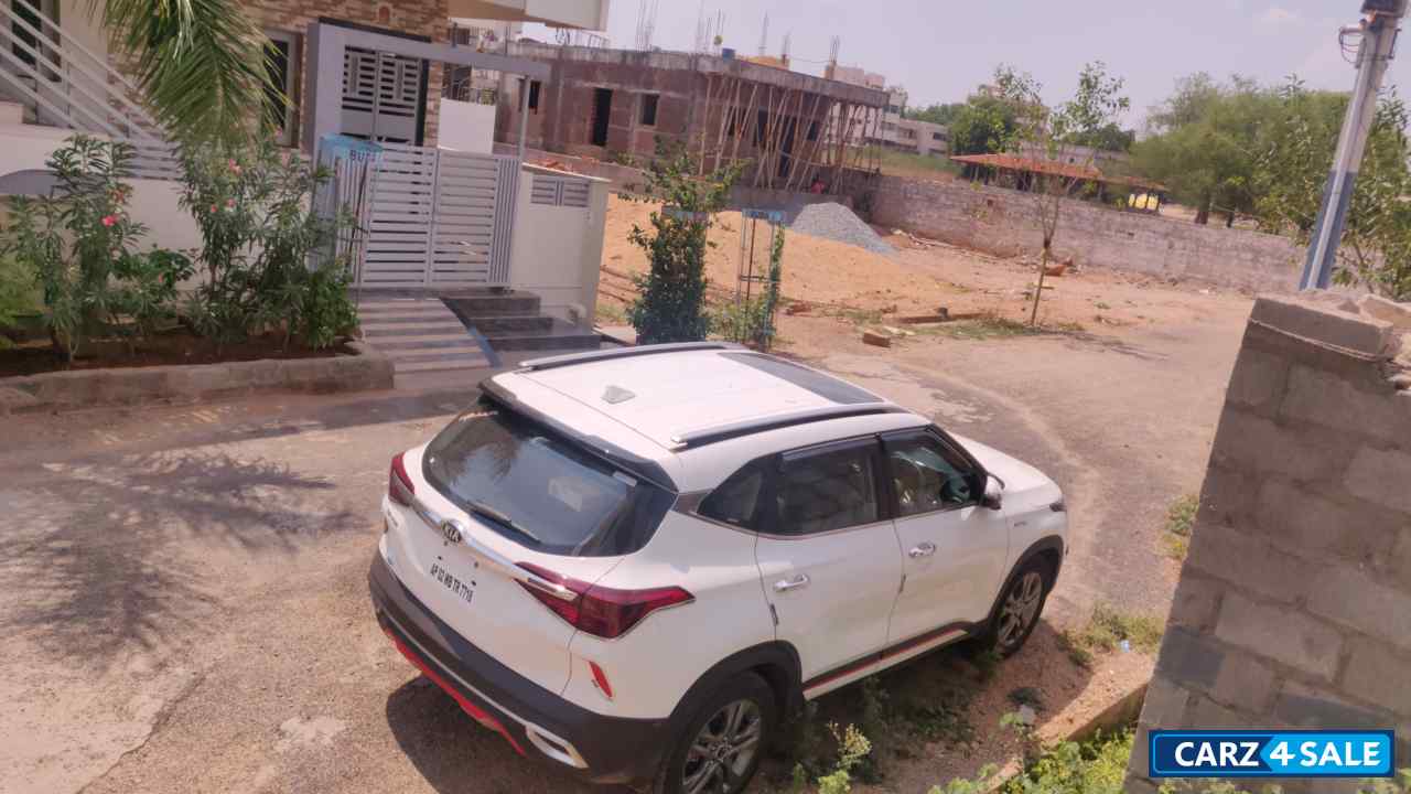 White Kia Seltos HTX Plus Smartstream D1.5 6AT Diesel