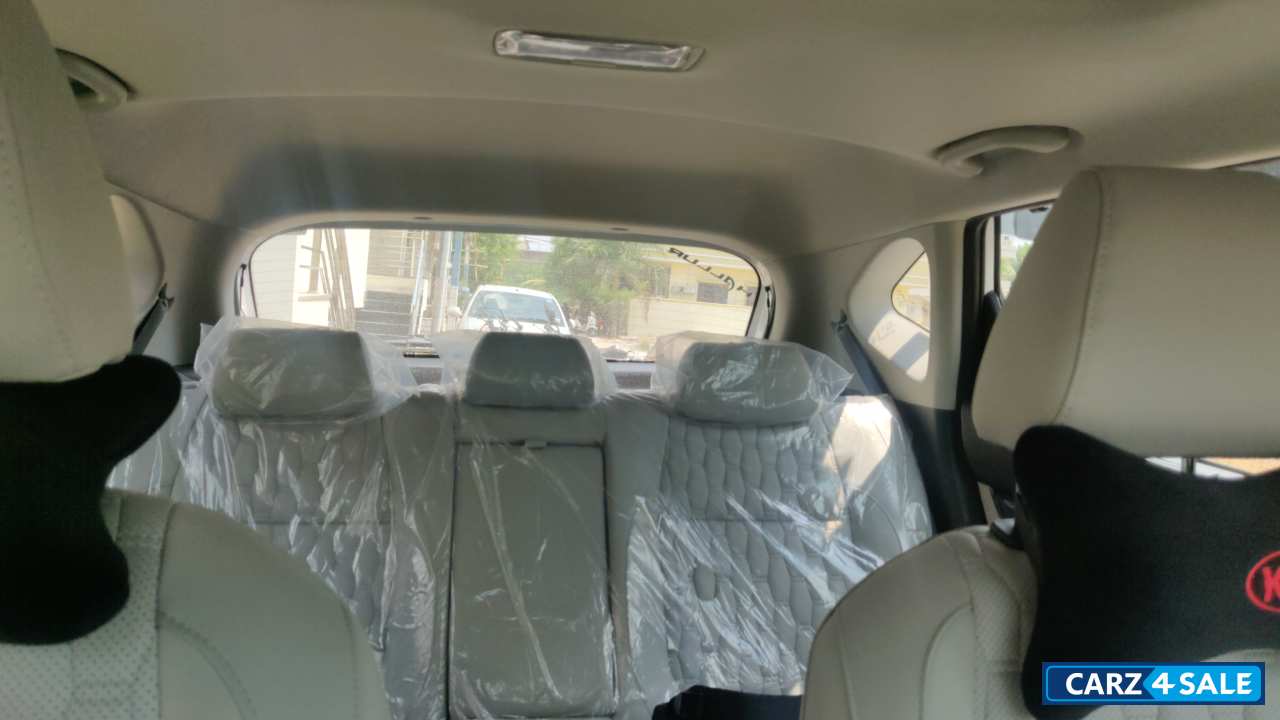 White Kia Seltos HTX Plus Smartstream D1.5 6AT Diesel