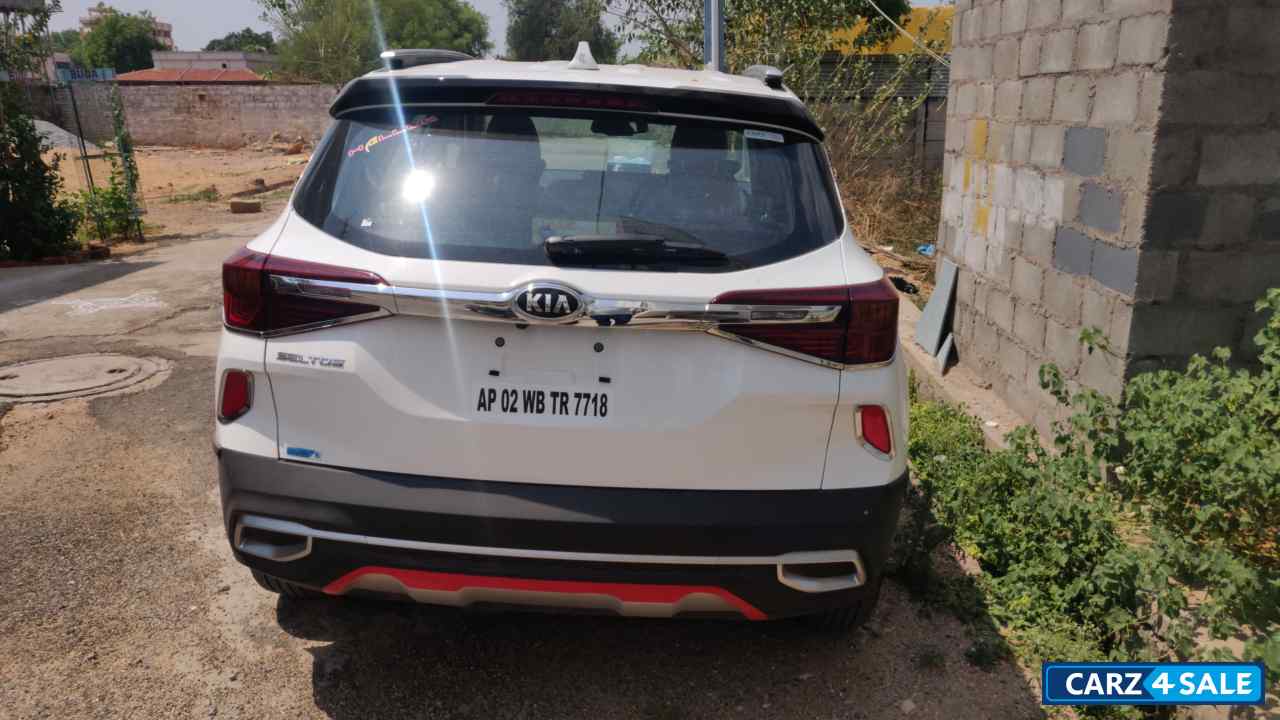 White Kia Seltos HTX Plus Smartstream D1.5 6AT Diesel