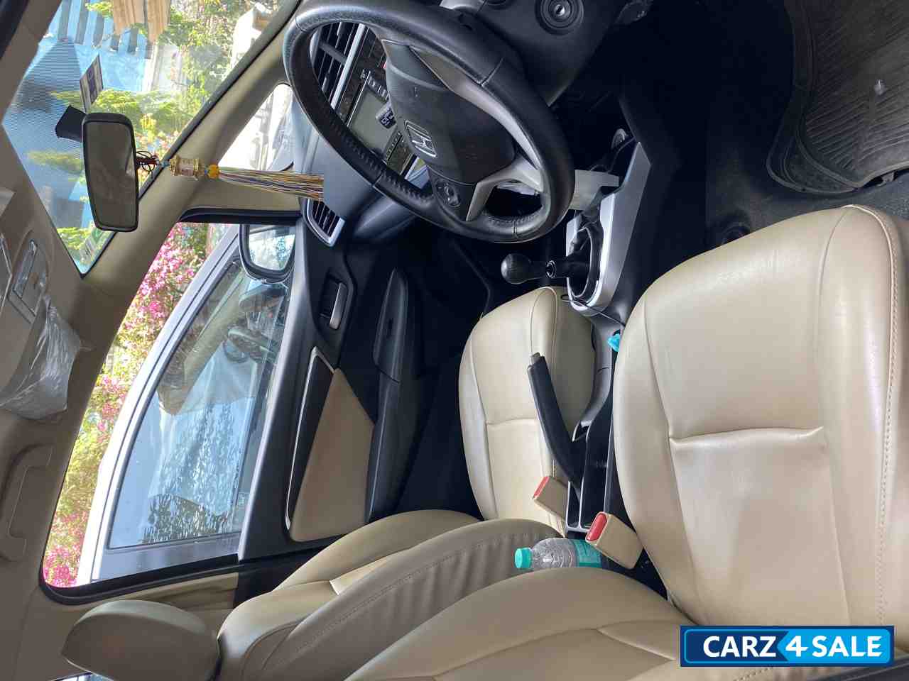 Silver Honda Jazz V MT