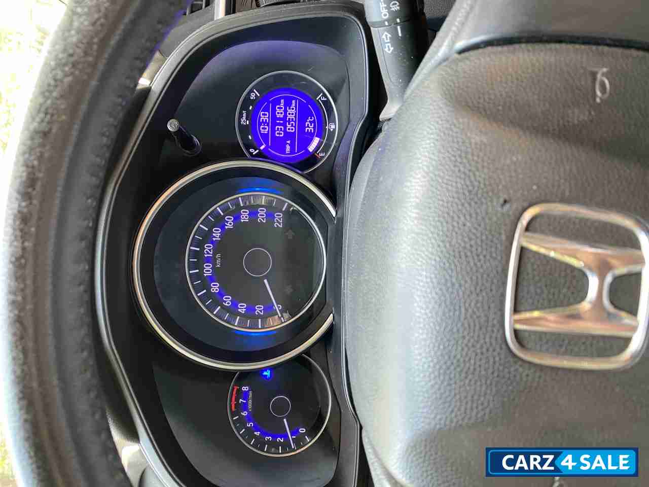 Silver Honda Jazz V MT