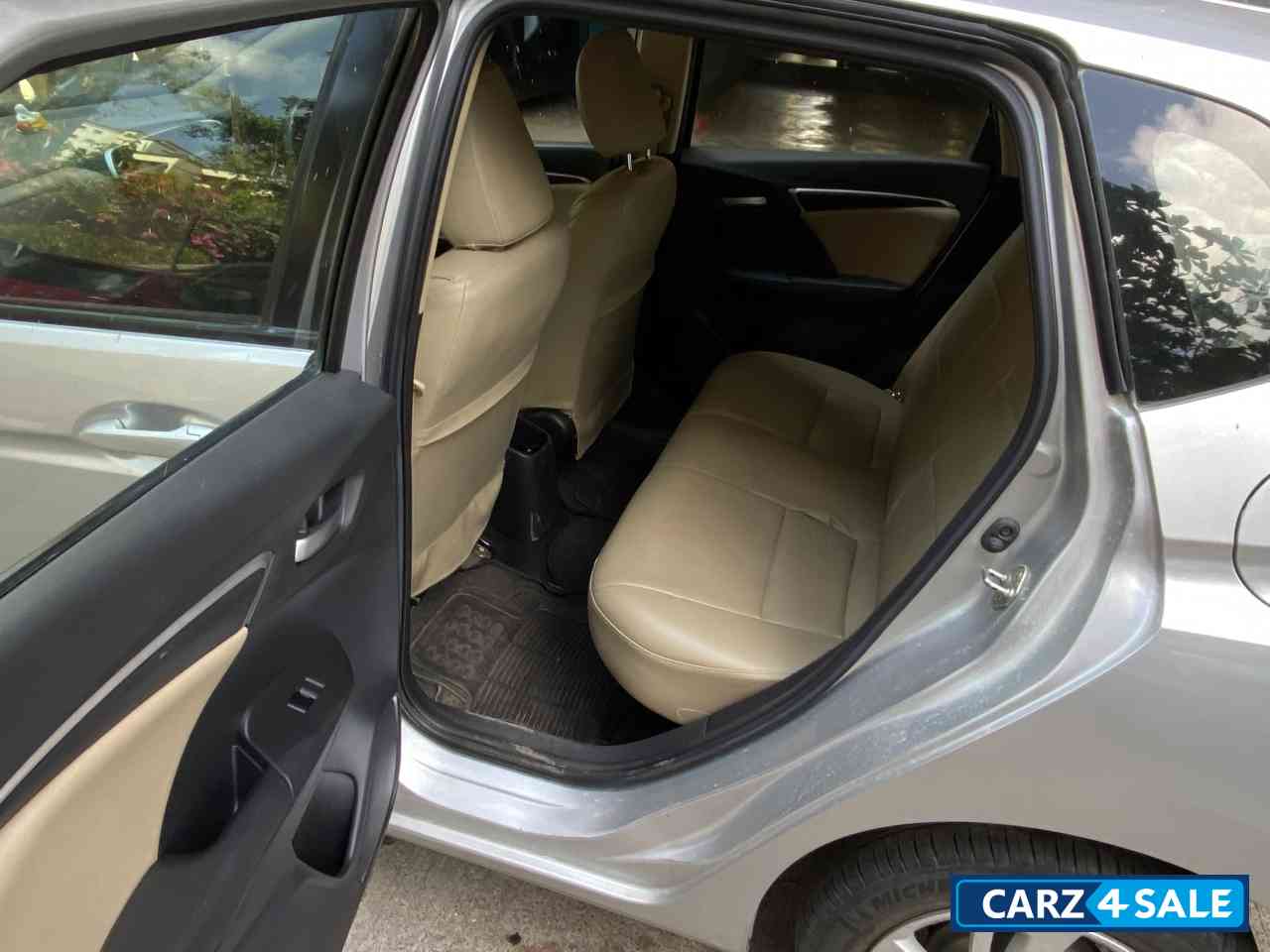 Silver Honda Jazz V MT