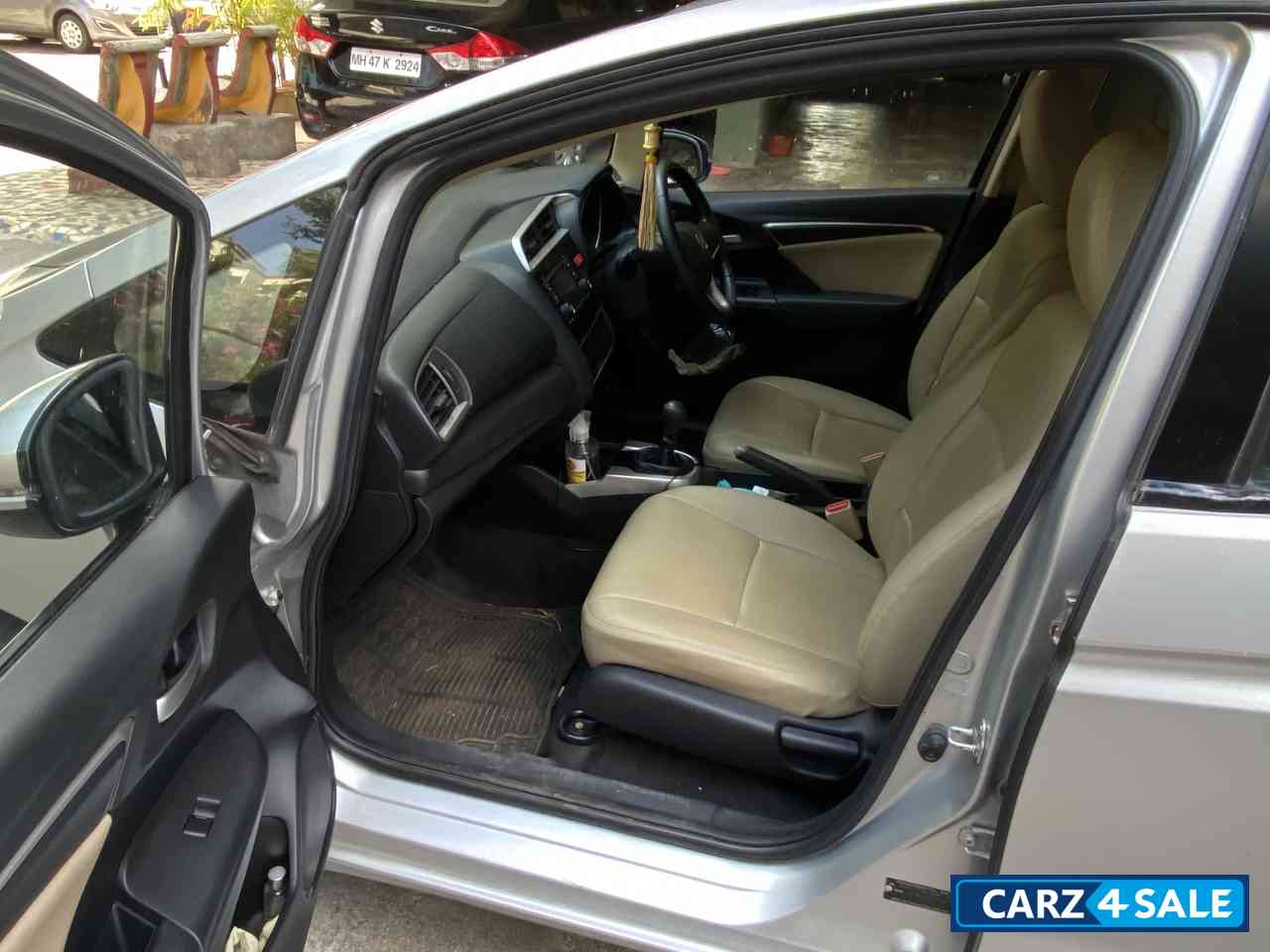 Silver Honda Jazz V MT