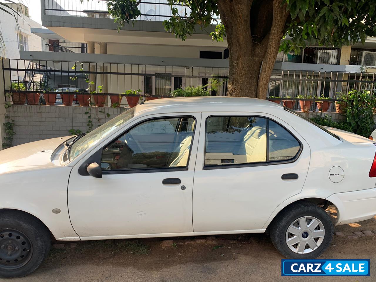 White Ford Ikon DuraTorq 1.4 TDCi