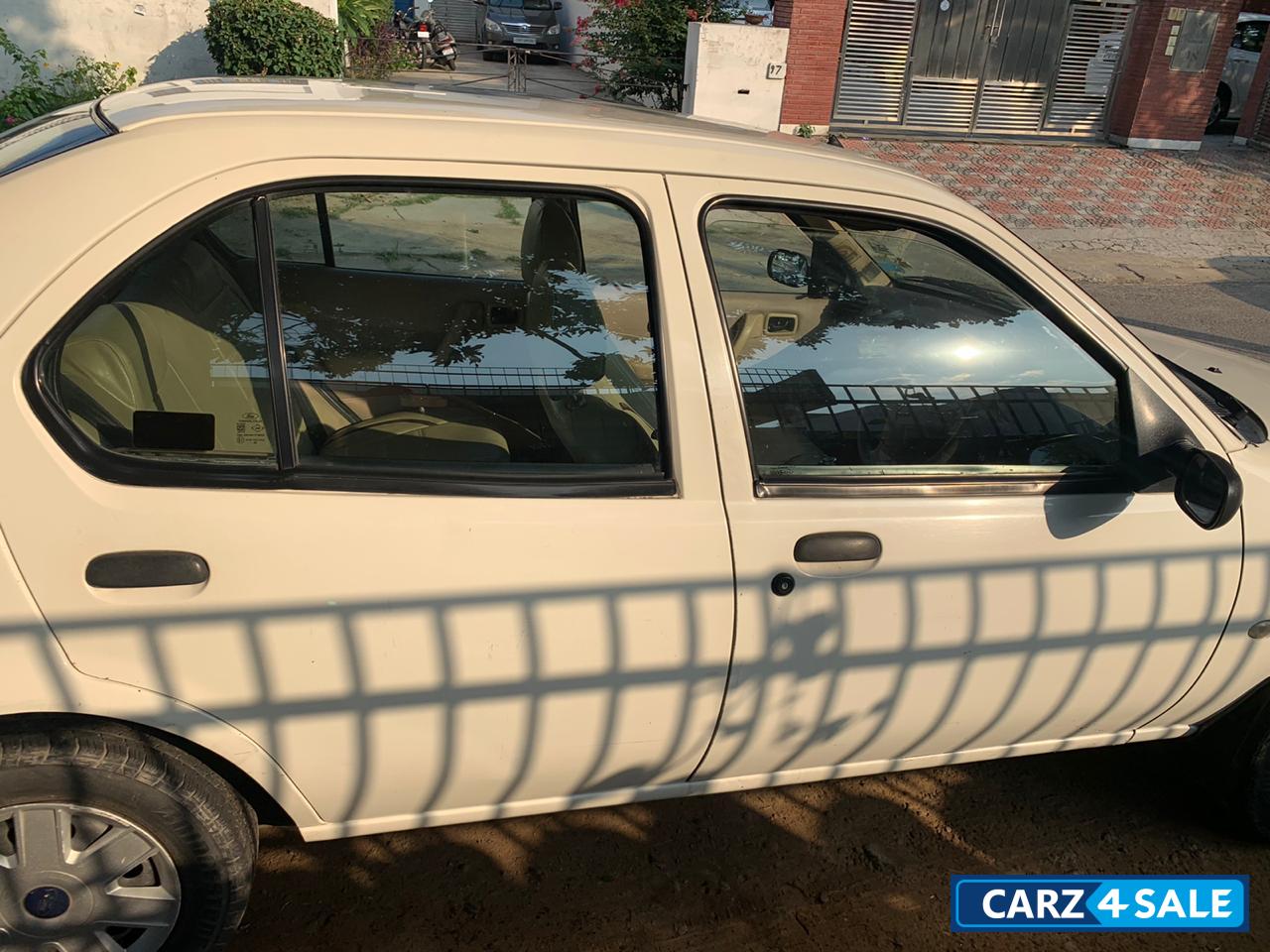 White Ford Ikon DuraTorq 1.4 TDCi