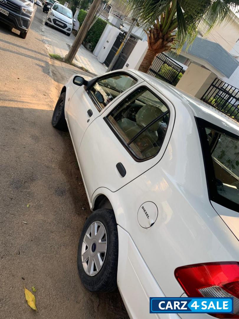 White Ford Ikon DuraTorq 1.4 TDCi