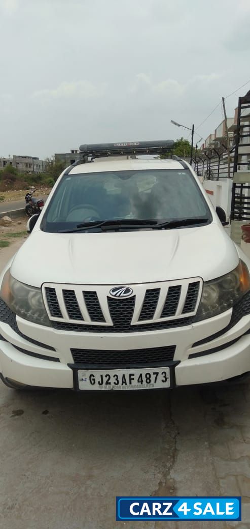 White Mahindra XUV 500 W8 2WD