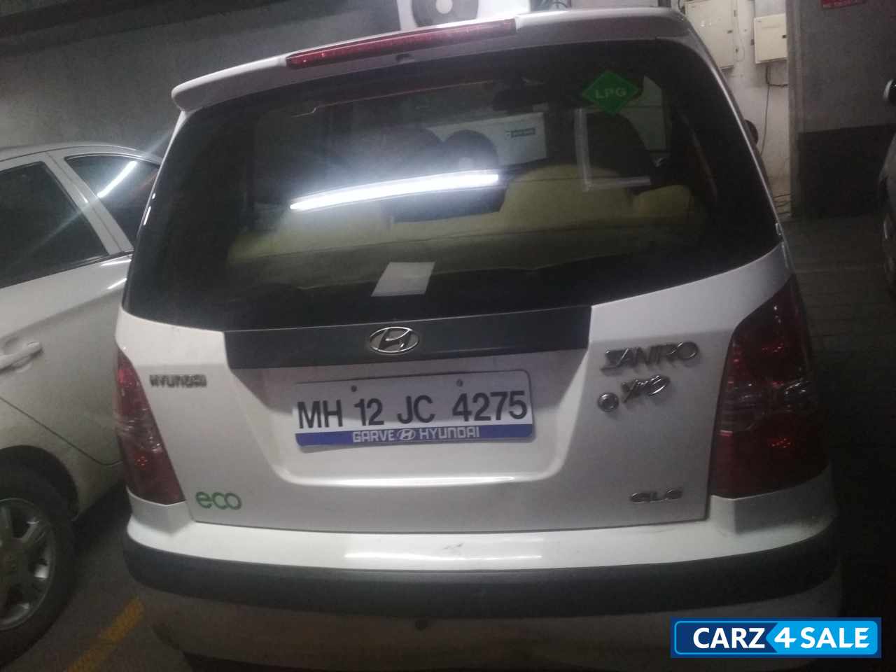 White Hyundai Santro Xing GLS LPG