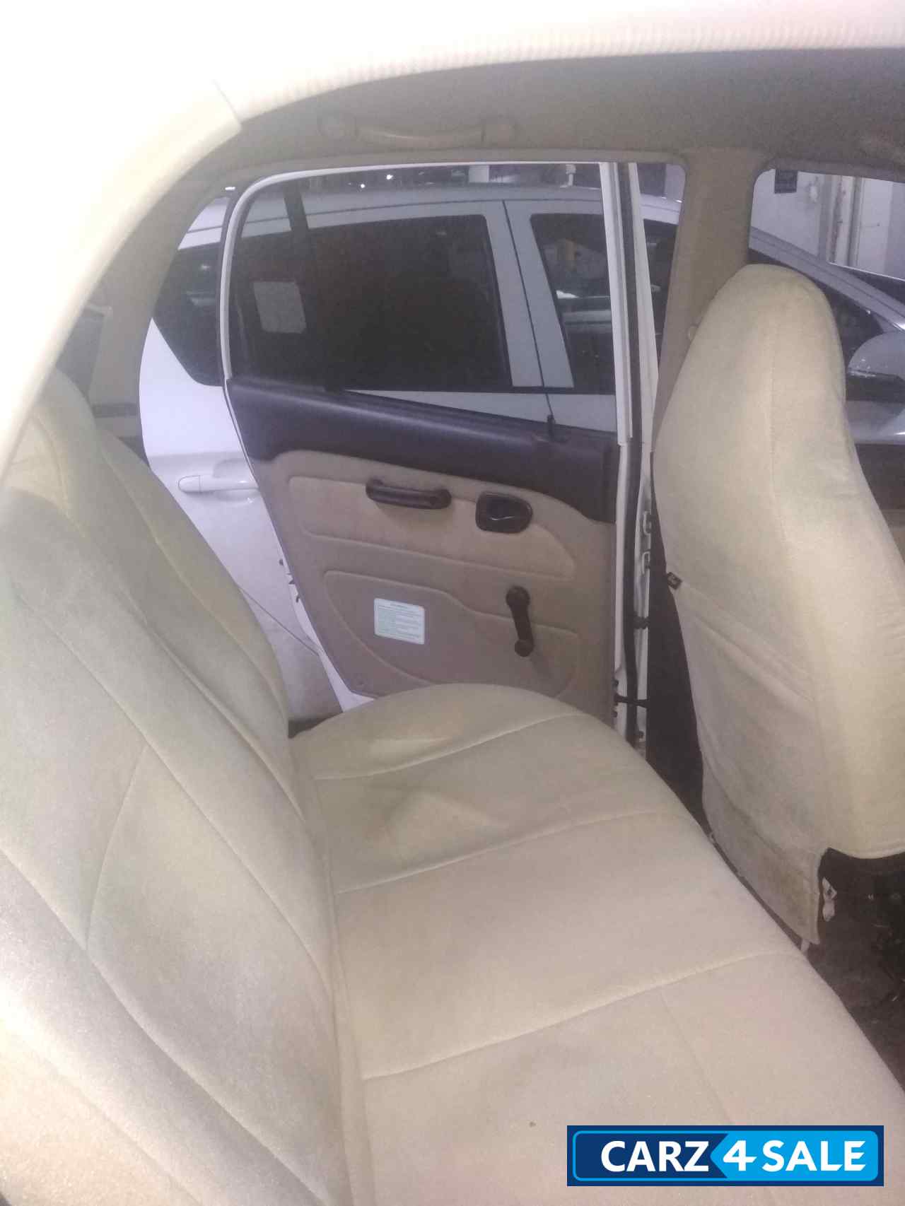 White Hyundai Santro Xing GLS LPG