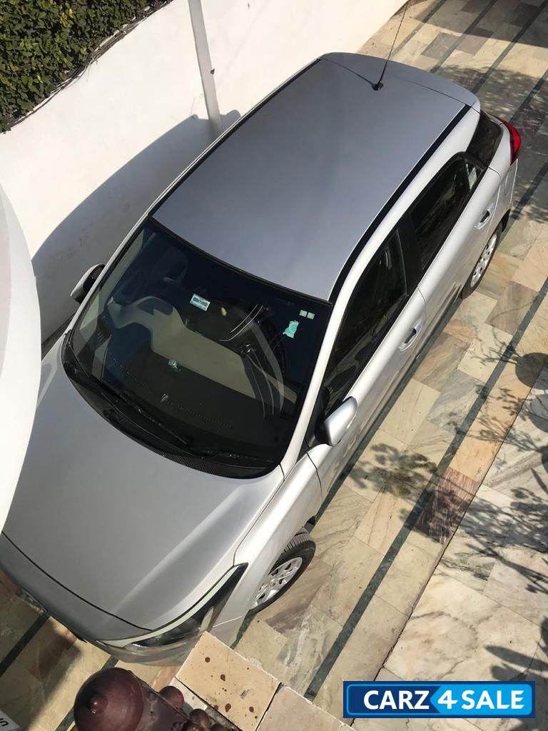 Silver Hyundai Elite i20 Sportz 1.4