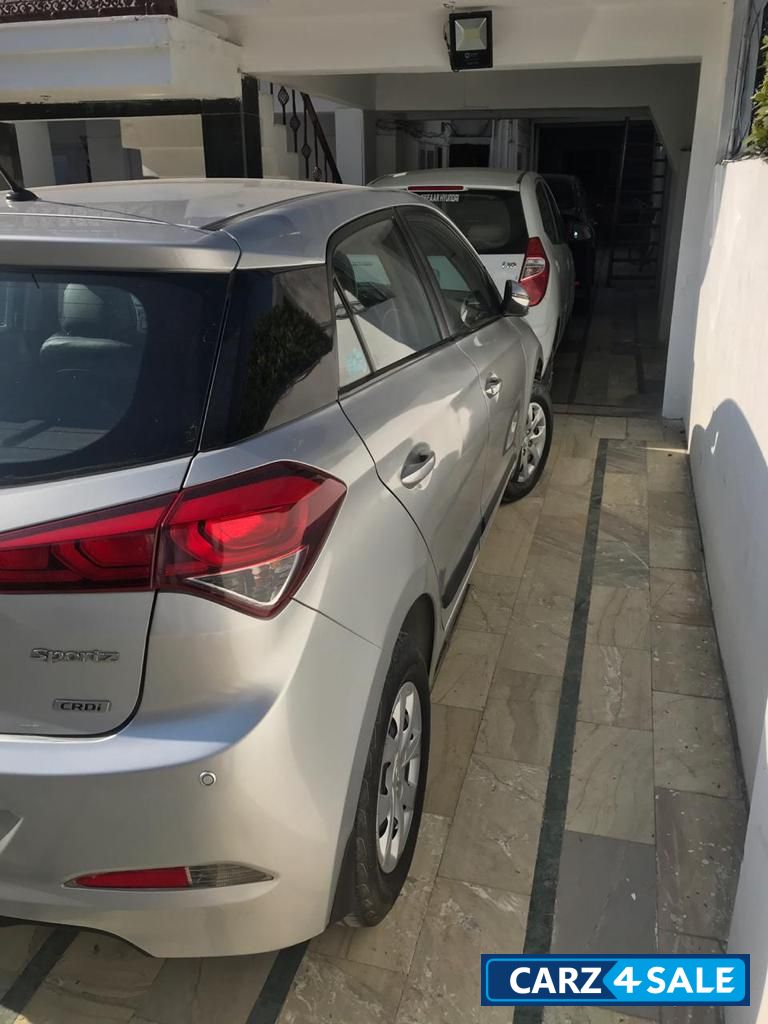 Silver Hyundai Elite i20 Sportz 1.4