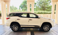 Pearl White Toyota Fortuner 3.0 4x4 MT