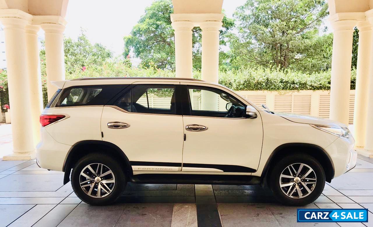 Pearl White Toyota Fortuner 3.0 4x4 MT