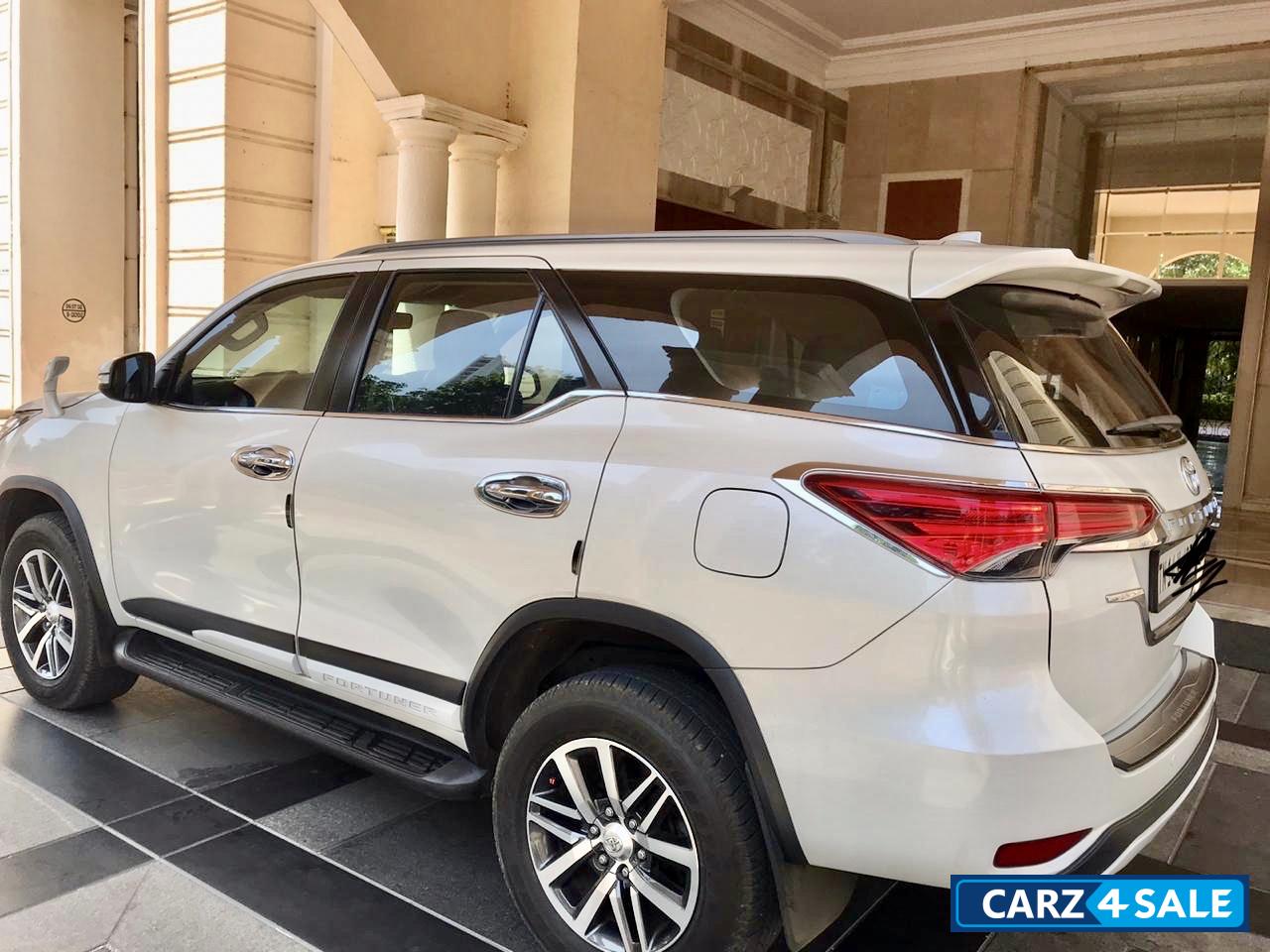 Pearl White Toyota Fortuner 3.0 4x4 MT