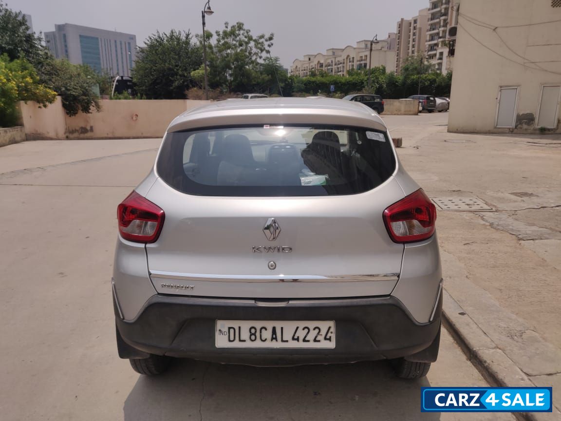 Silver Grey Renault Kwid RXT