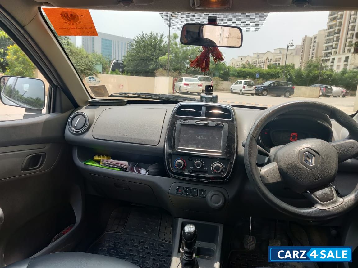 Silver Grey Renault Kwid RXT