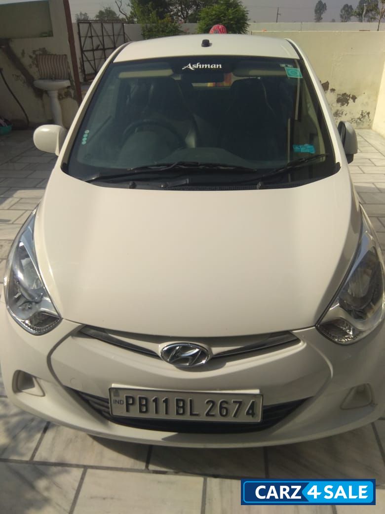 White Hyundai Eon Era plus
