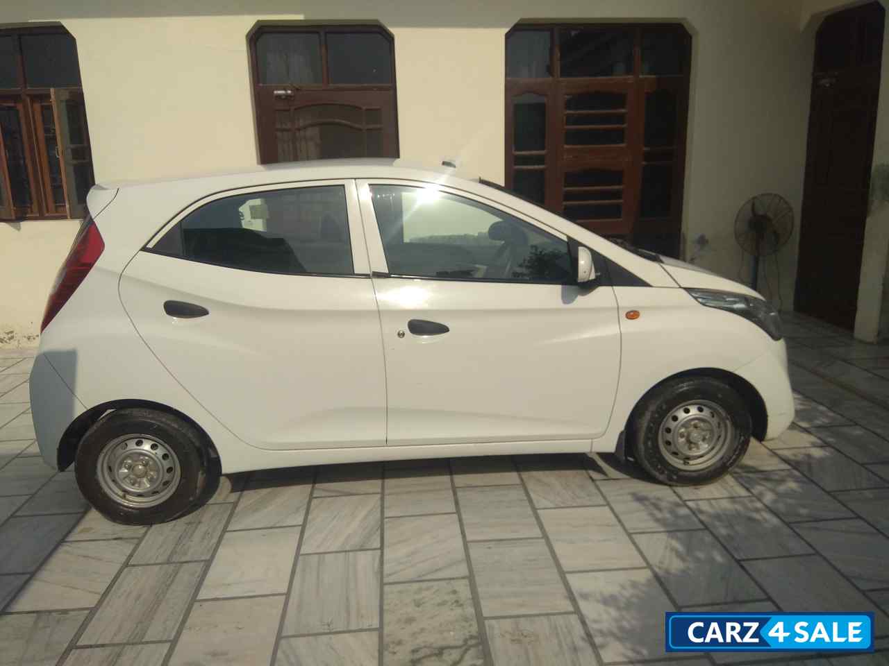 White Hyundai Eon Era plus