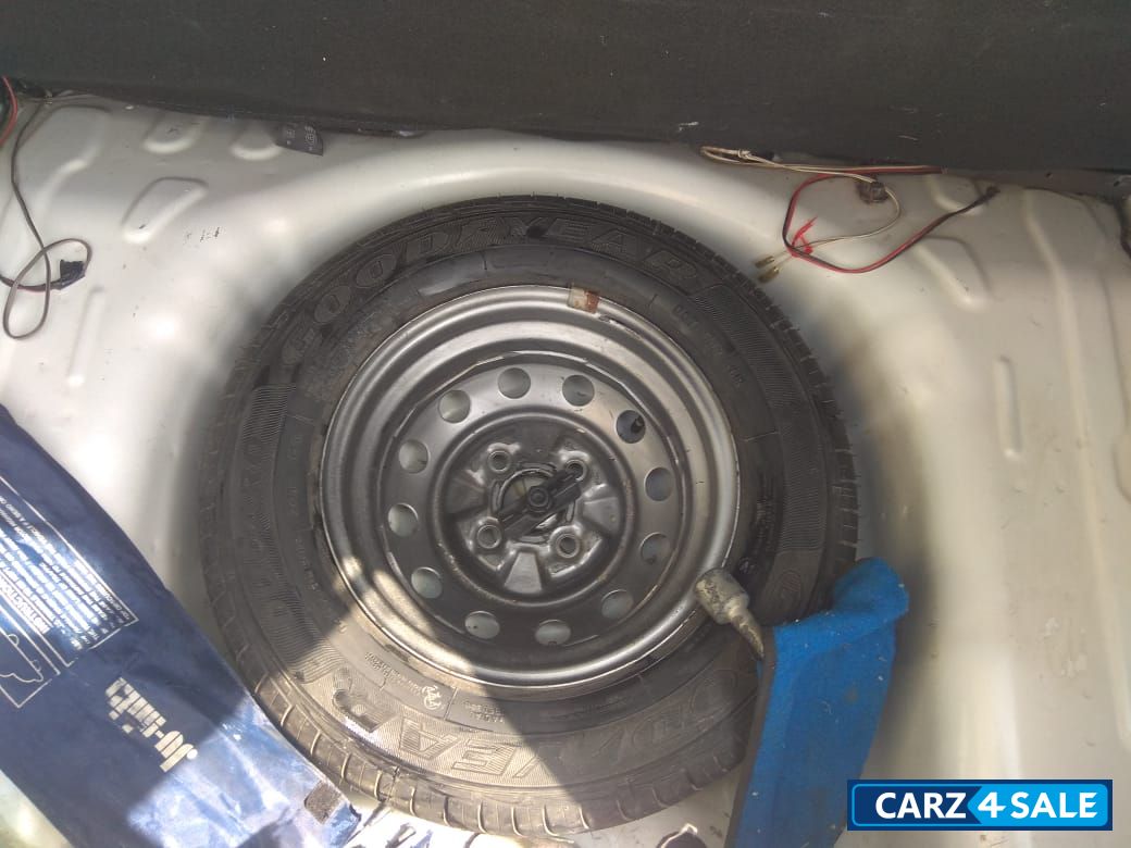 White Hyundai Eon Era plus