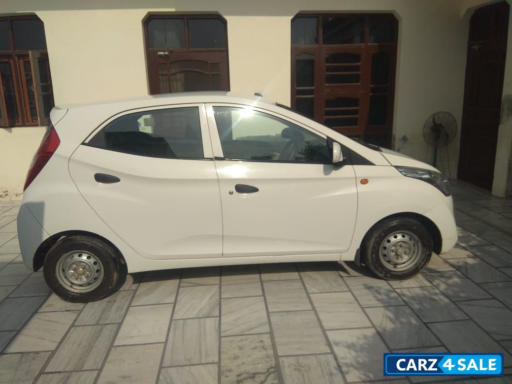 White Hyundai Eon Era plus