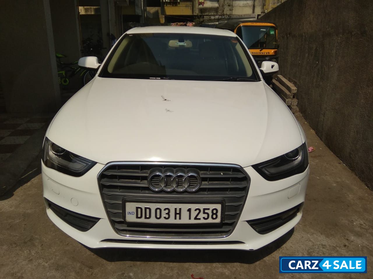 White Audi A4 2.0 TDI 177 bph Premium