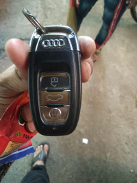 White Audi A4 2.0 TDI 177 bph Premium