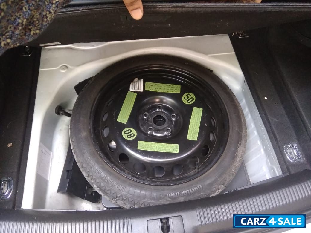 White Audi A4 2.0 TDI 177 bph Premium