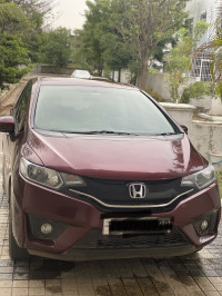 Red Honda Jazz V AT