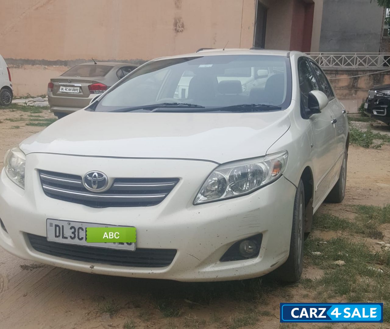 Pearl White Toyota Corolla Altis 1.8 G