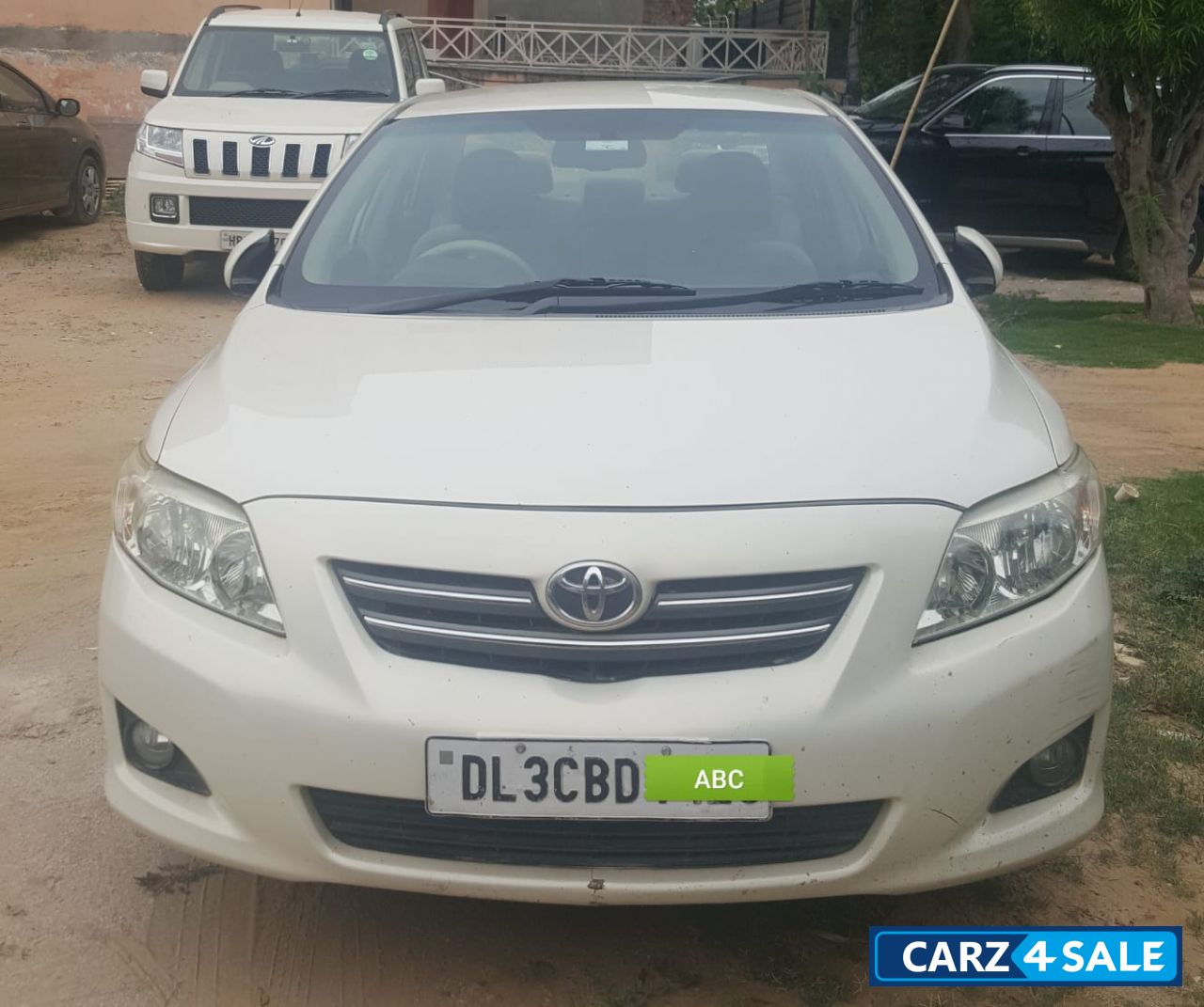 Pearl White Toyota Corolla Altis 1.8 G