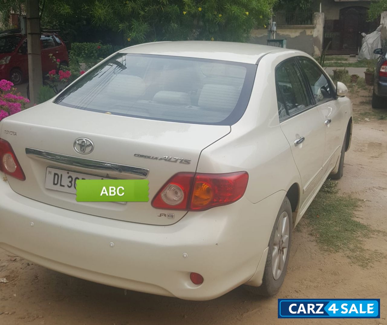 Pearl White Toyota Corolla Altis 1.8 G