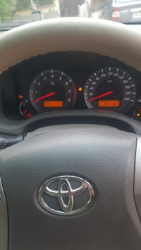 Pearl White Toyota Corolla Altis 1.8 G