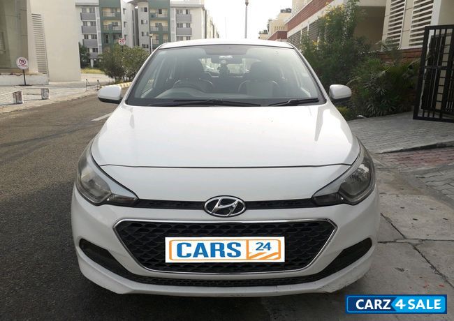 Polar White Hyundai Elite i20 Magna 1.2