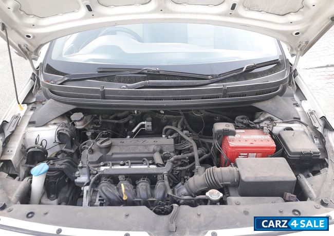 Polar White Hyundai Elite i20 Magna 1.2