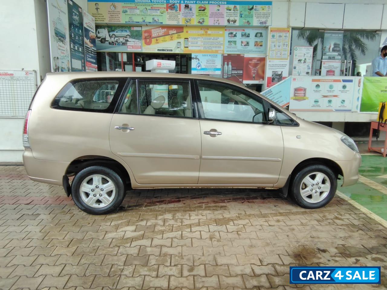 Toyota Innova 2.0 V
