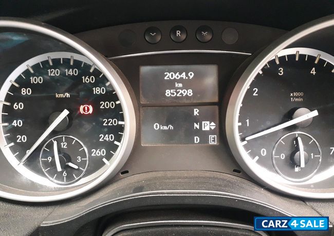 Silver Mercedes-Benz R-Class R350 4MATIC