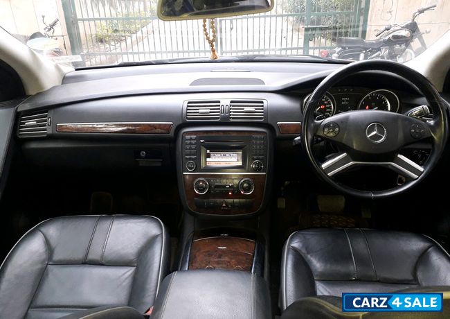 Silver Mercedes-Benz R-Class R350 4MATIC