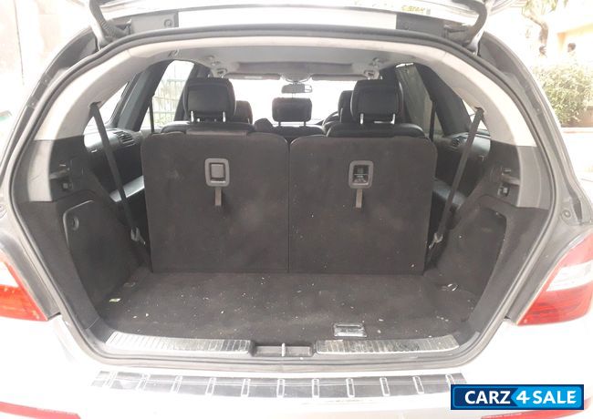 Silver Mercedes-Benz R-Class R350 4MATIC