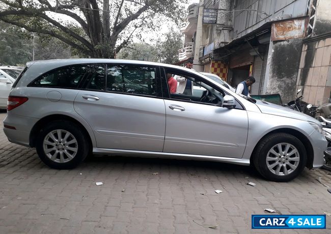 Silver Mercedes-Benz R-Class R350 4MATIC