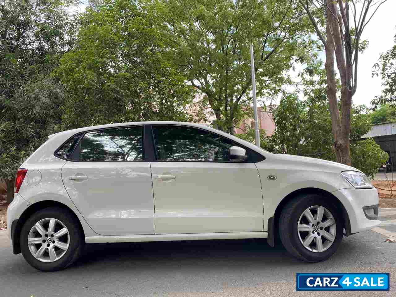 White Volkswagen Polo Highline1.5L D