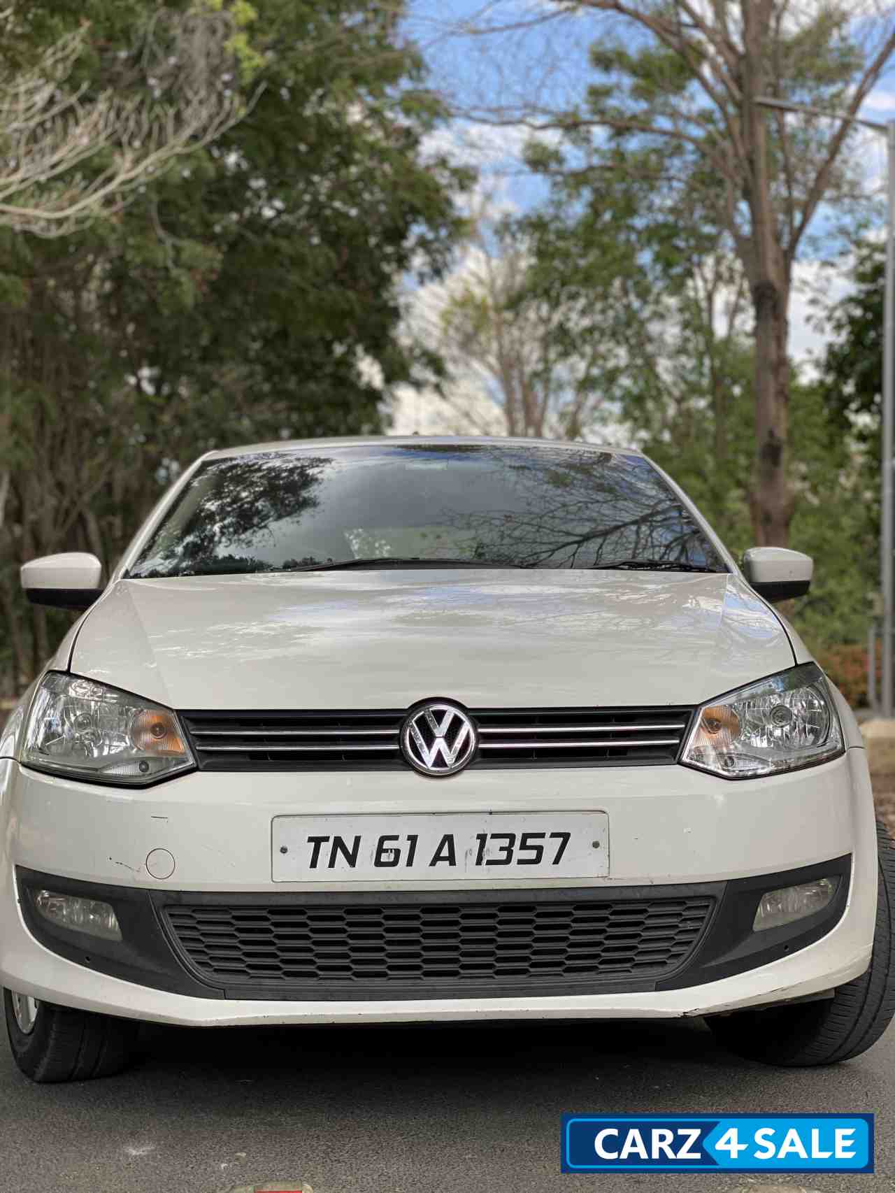 White Volkswagen Polo Highline1.5L D