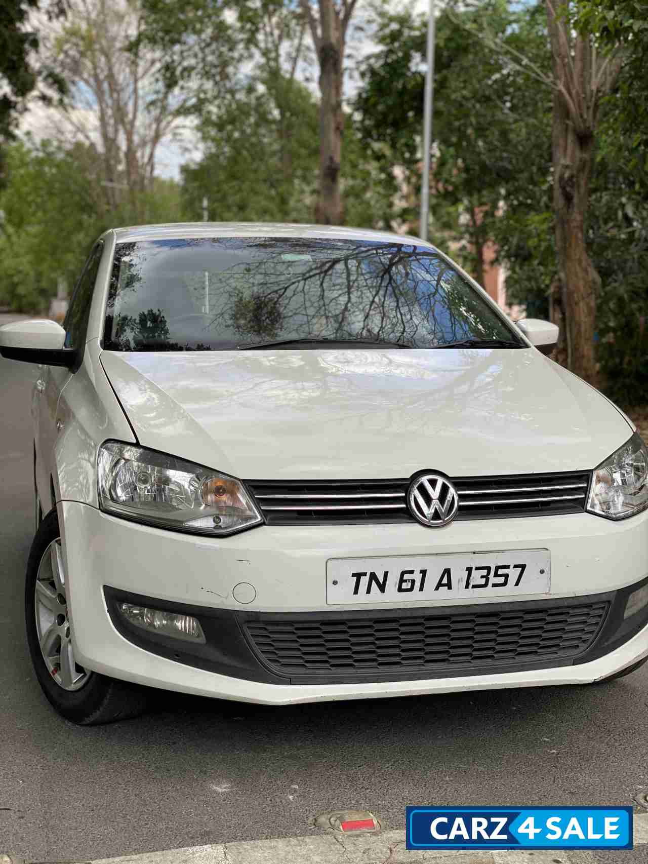 White Volkswagen Polo Highline1.5L D