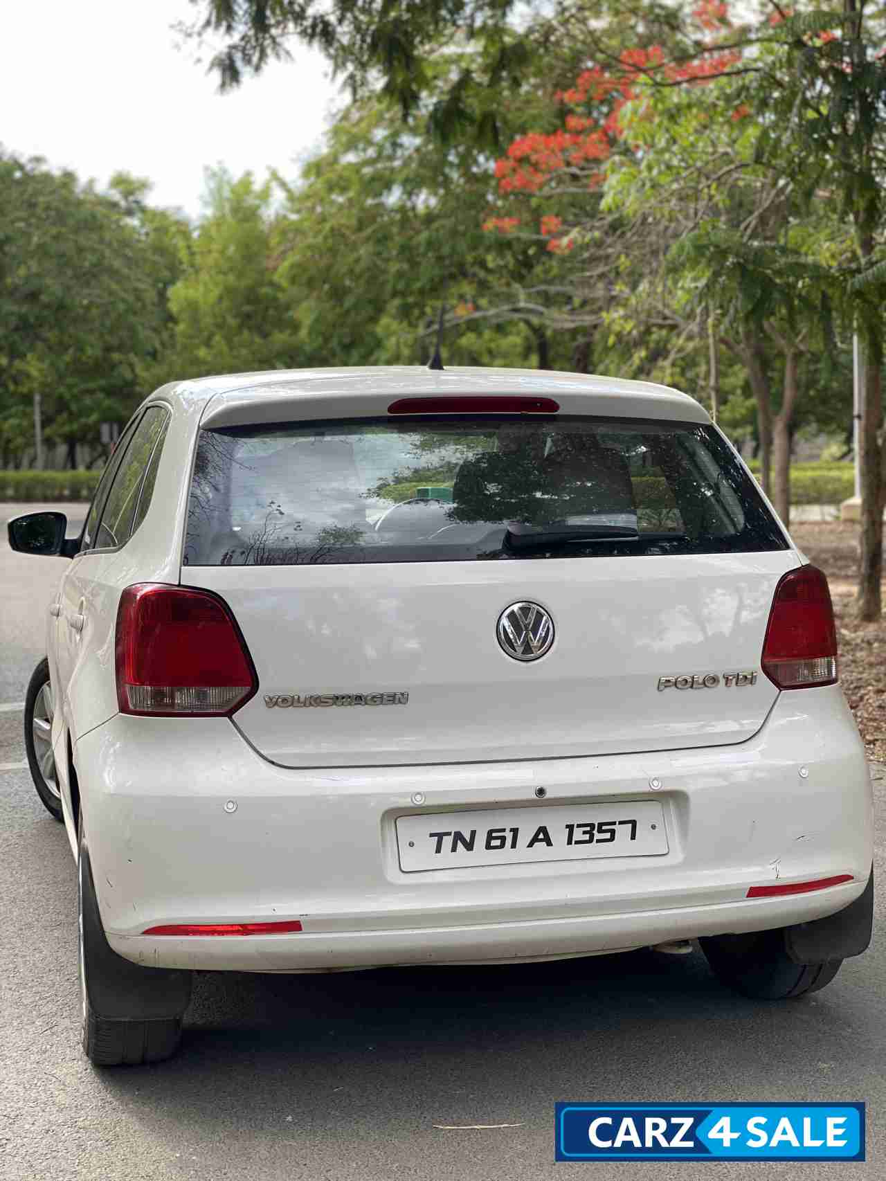 White Volkswagen Polo Highline1.5L D